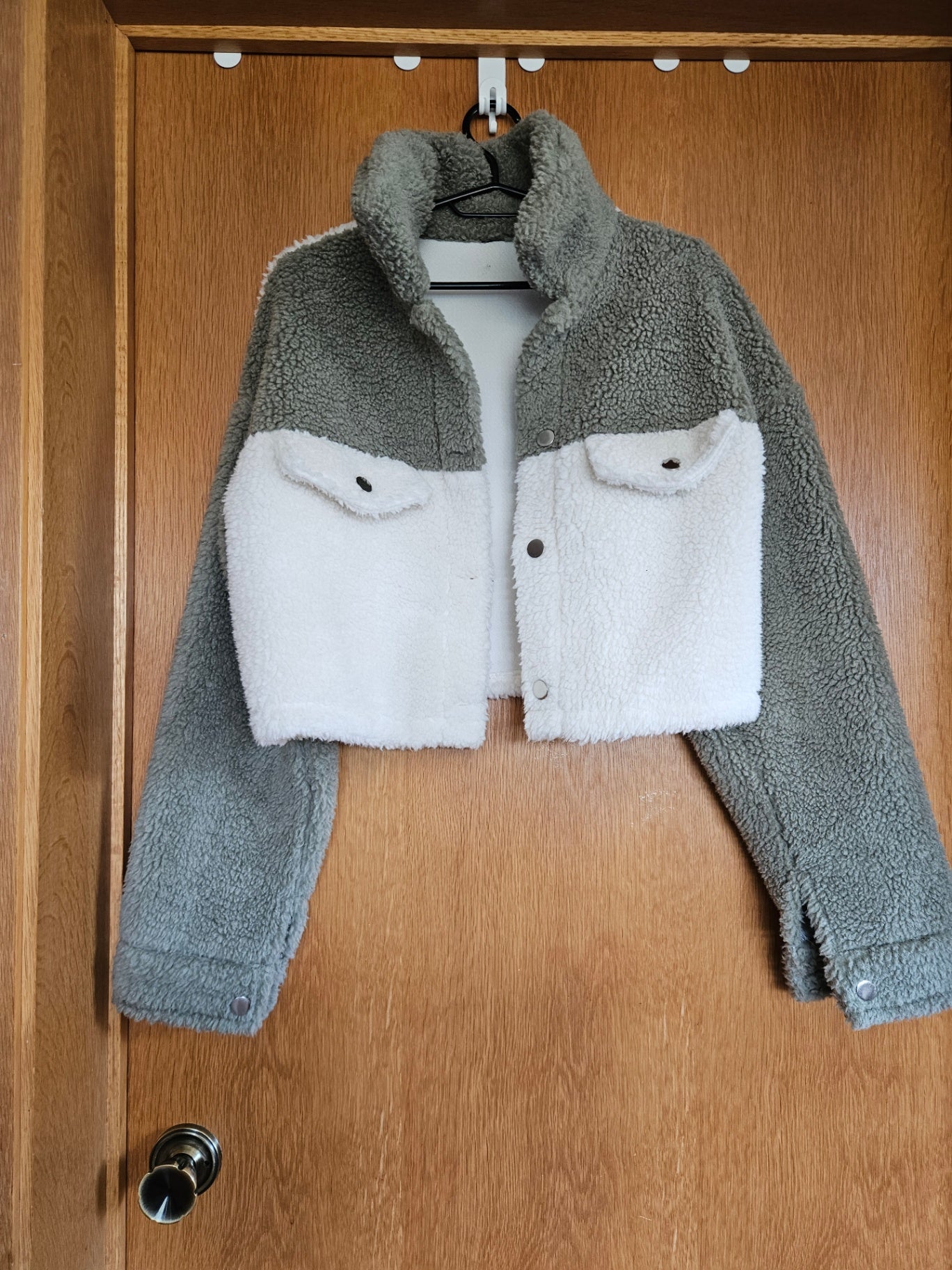 M Grænn/Hvítur cropped teddy jakki