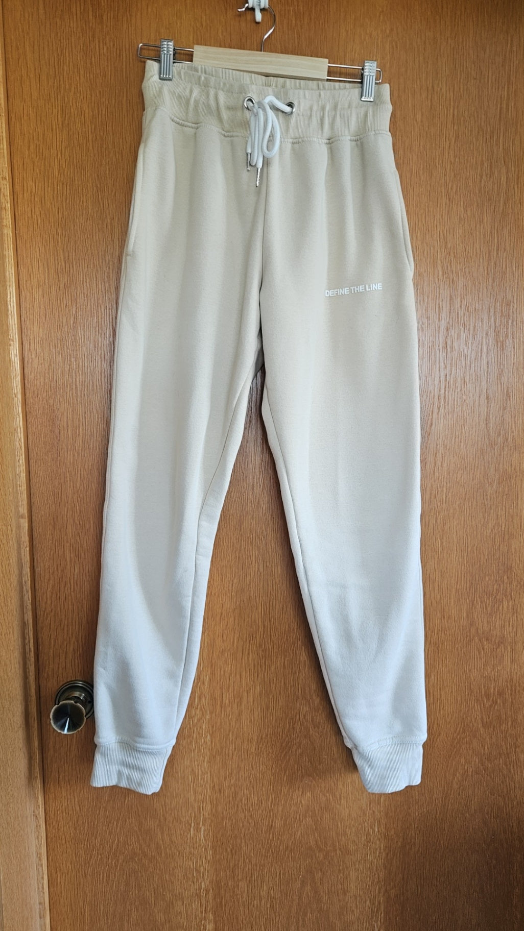 M Define the line joggingbuxur