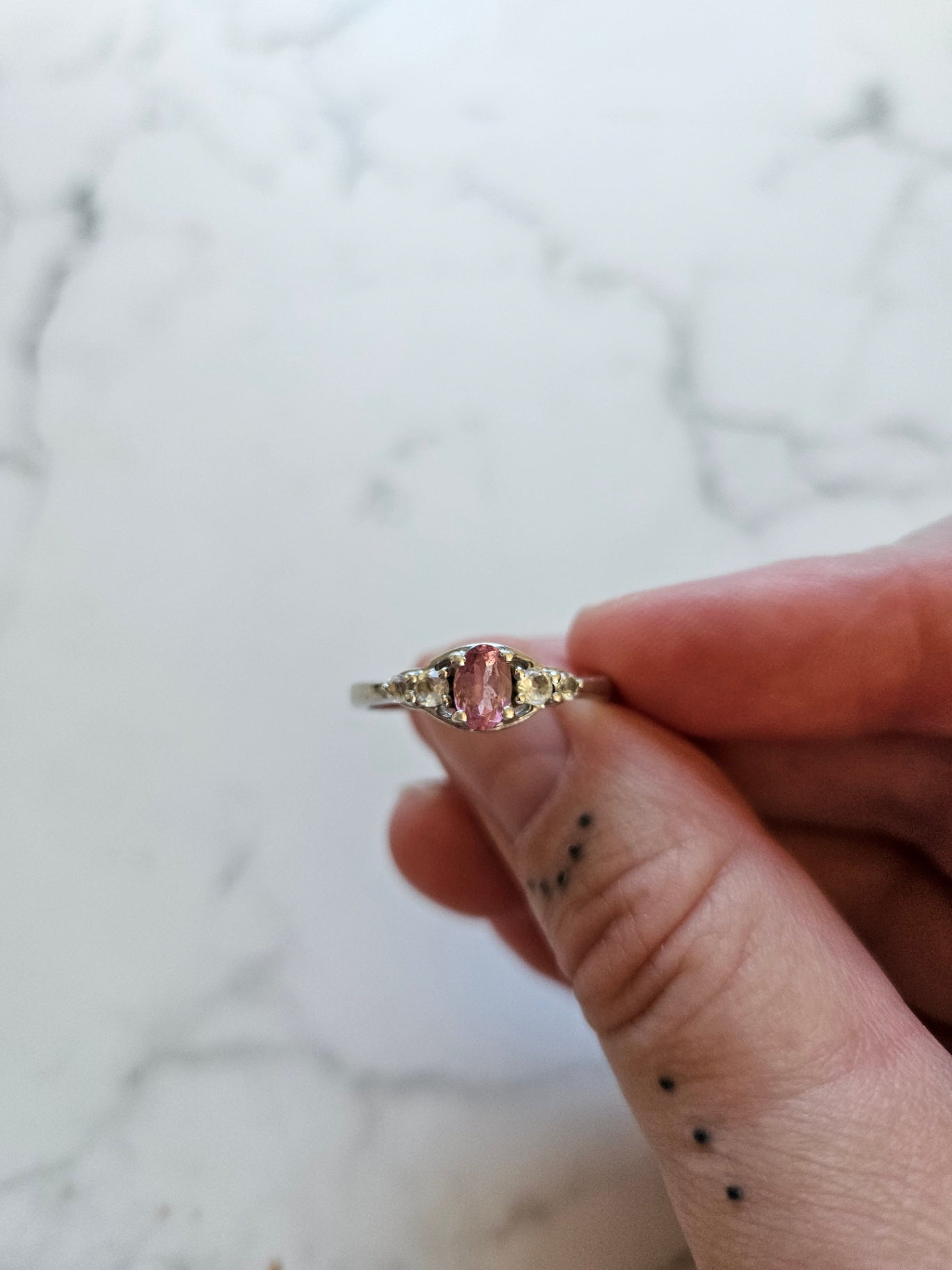 58 925 Sterling silver pink stone hringur