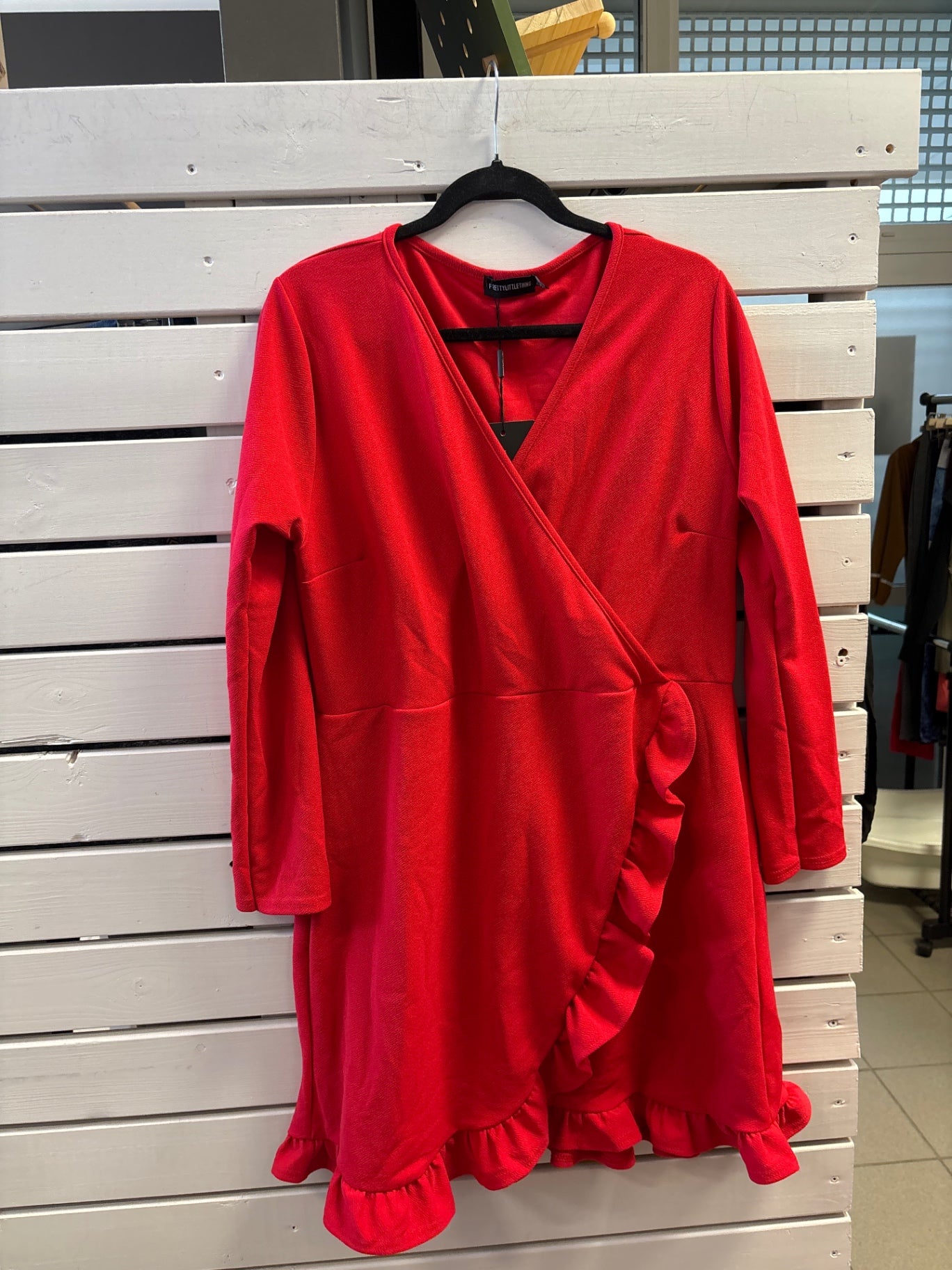 Prettylittlething kjóll st. 44 (nýr með miða)