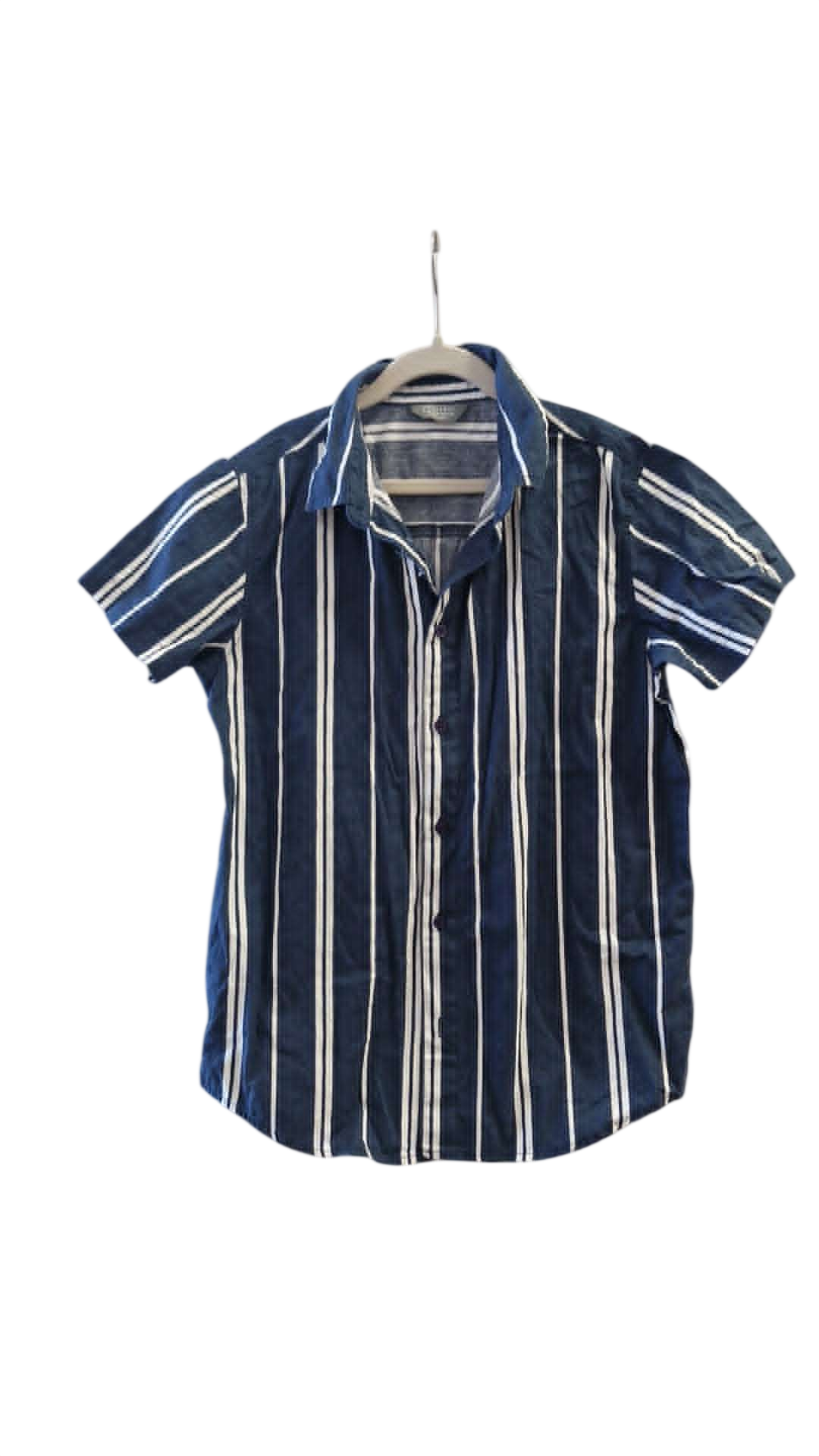 Primark skyrta 152 ** rifa við tölu og vantar tölu