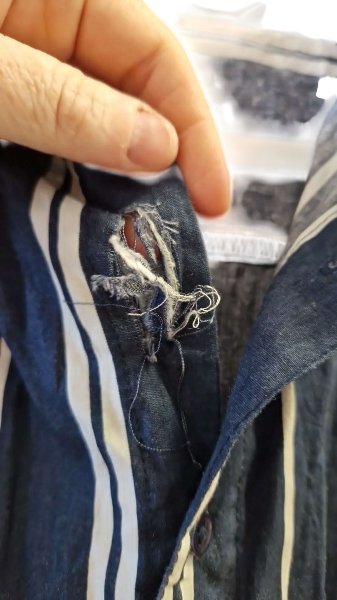 Primark skyrta 152 ** rifa við tölu og vantar tölu