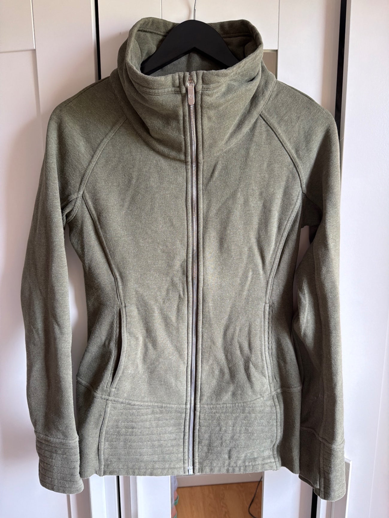 Lululemon green pullover S/M