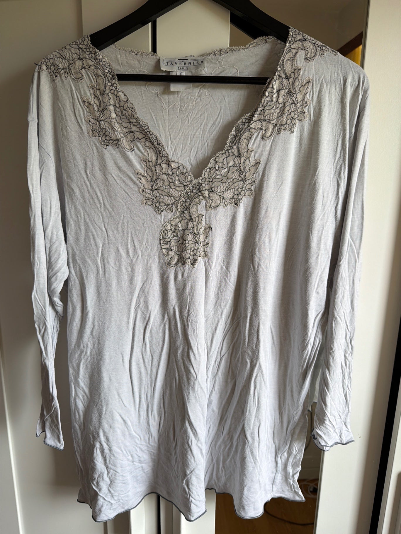 L. Tavernier Paris blouse L