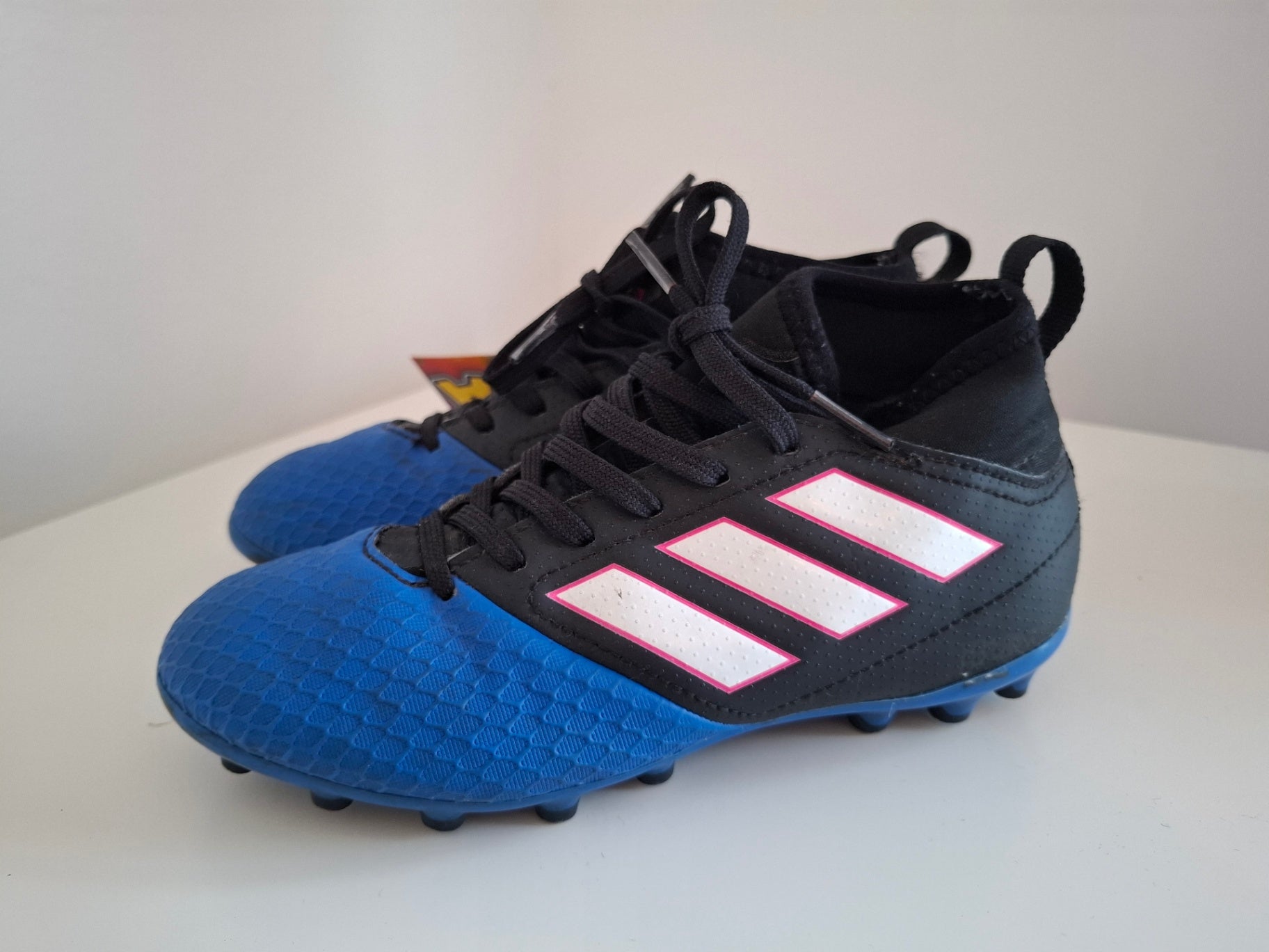 Adidas takkaskór 