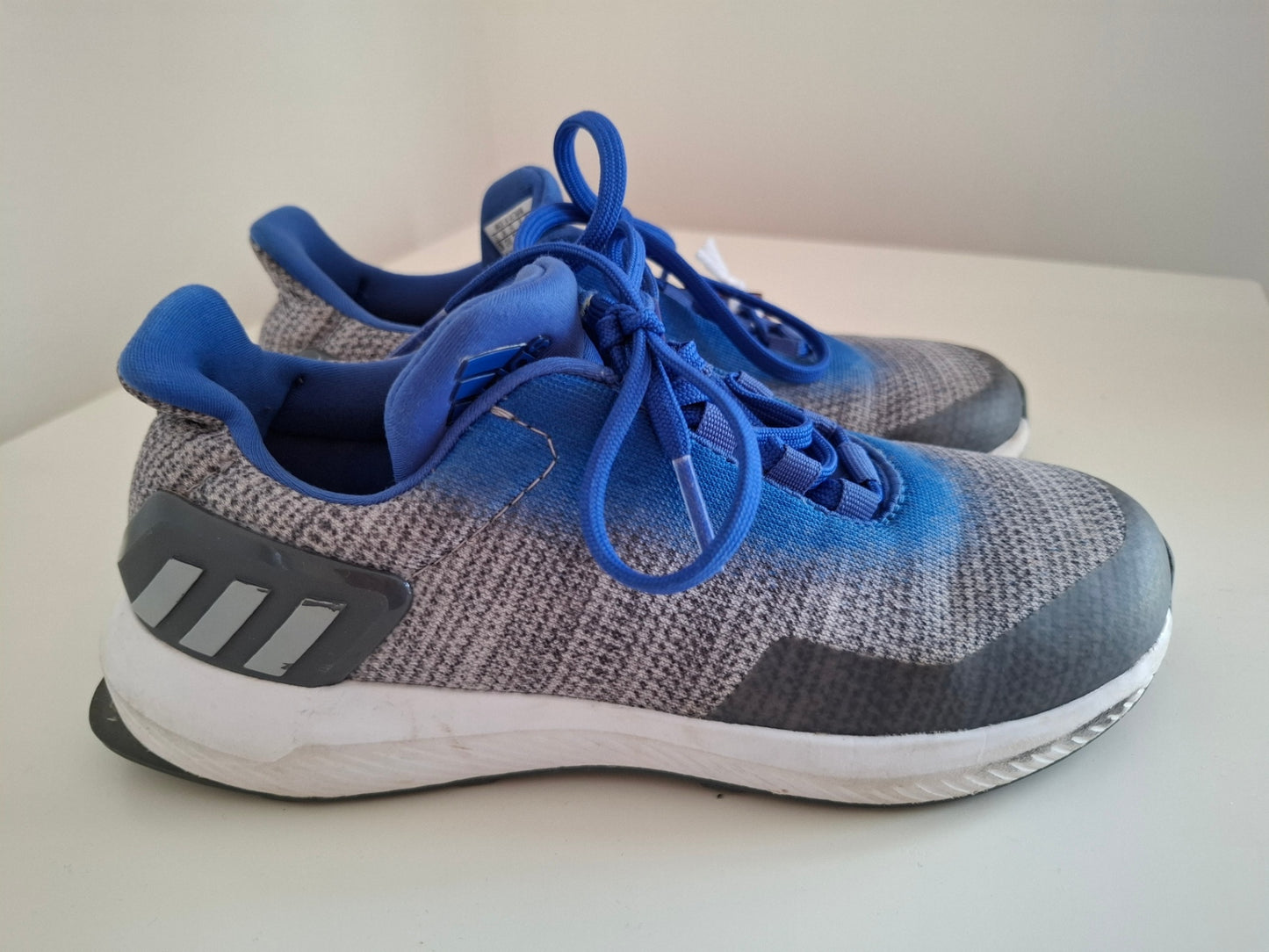 Adidas strigaskór 