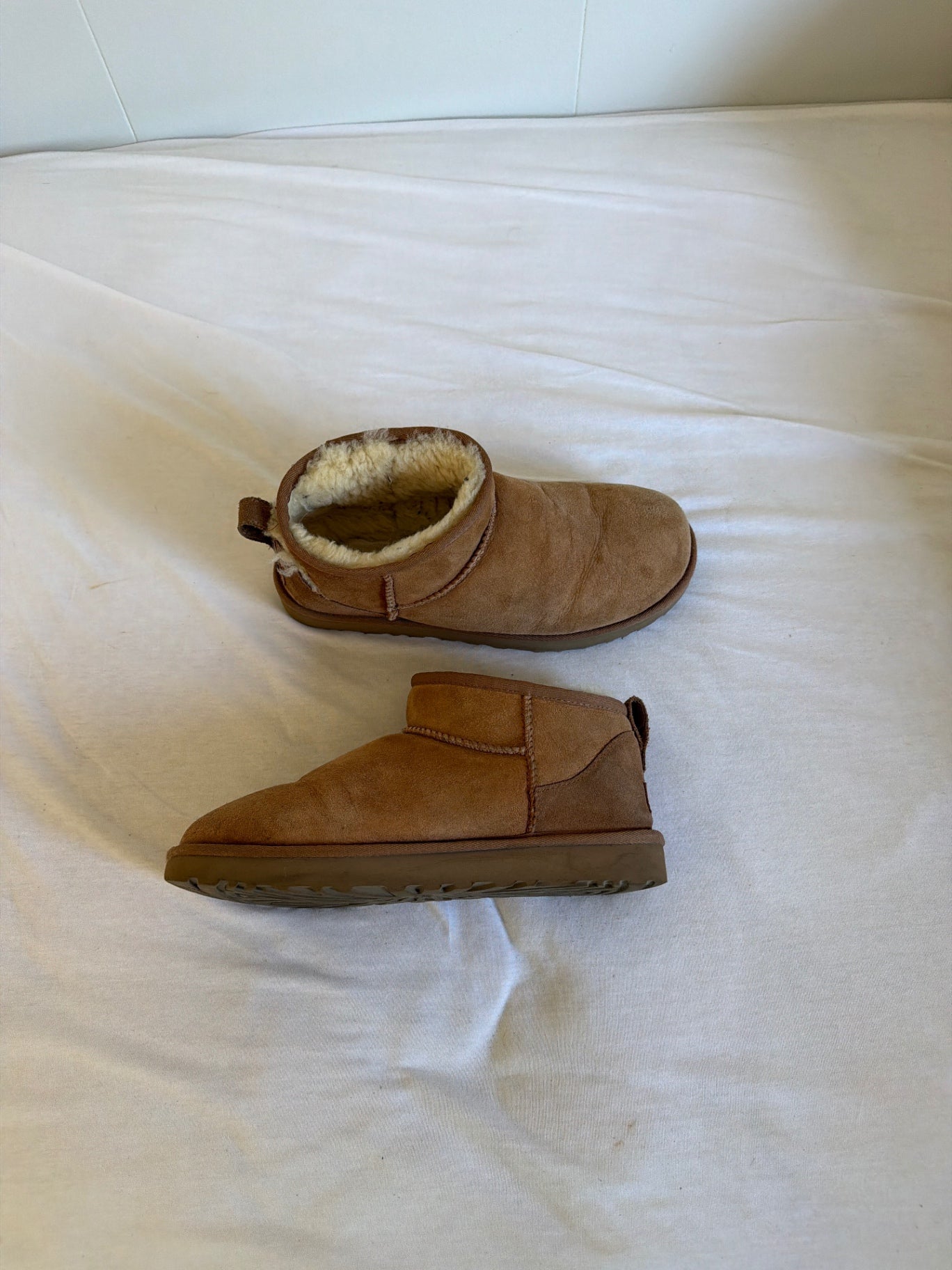 Uggs - 41 (smá rífa á hægri skó)
