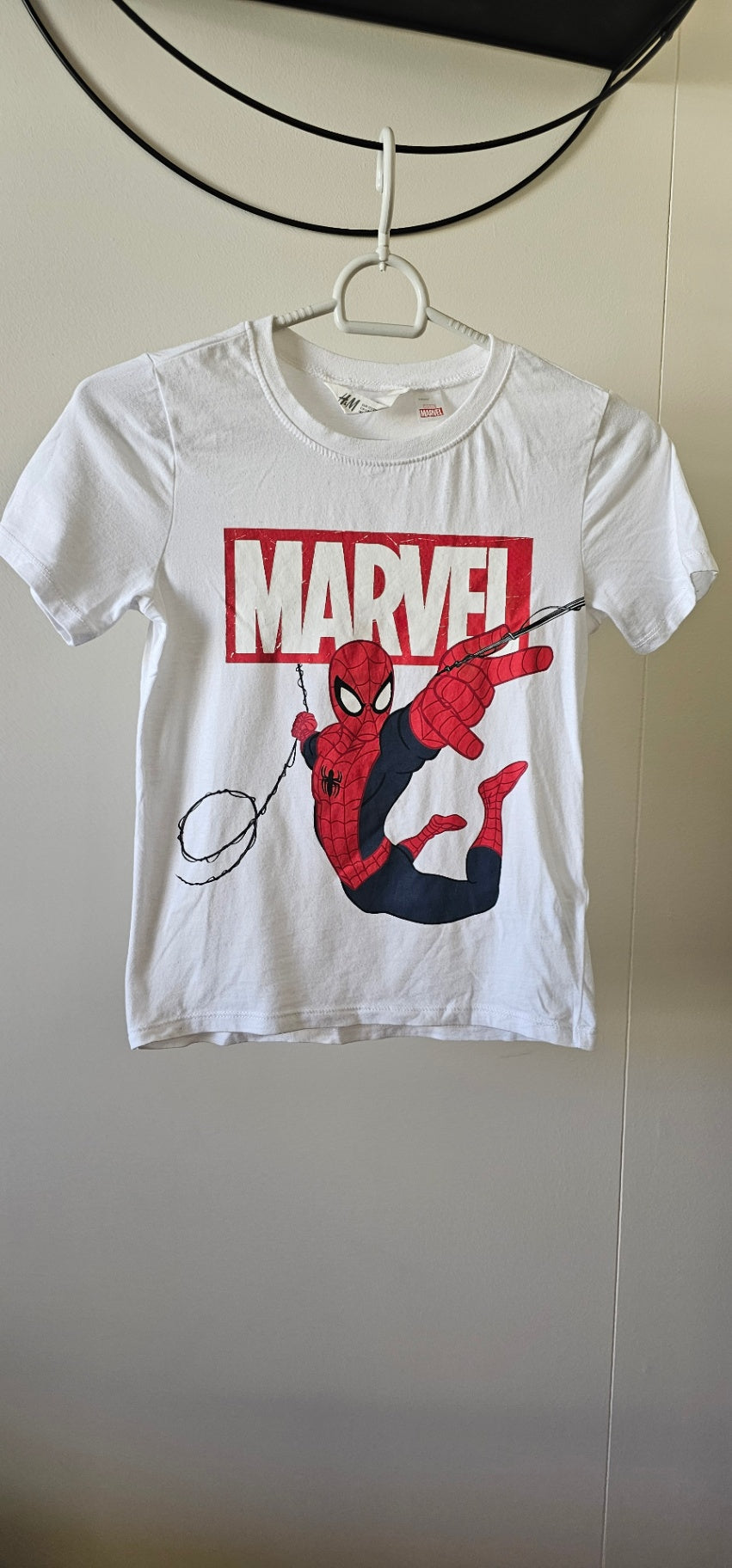 122/128 - HM - Spiderman stuttermabolur