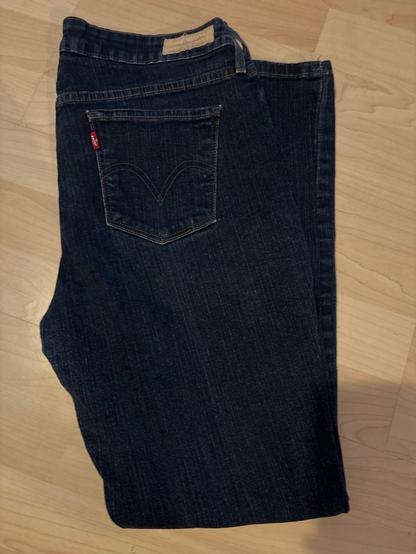 Levi’s 12 medium