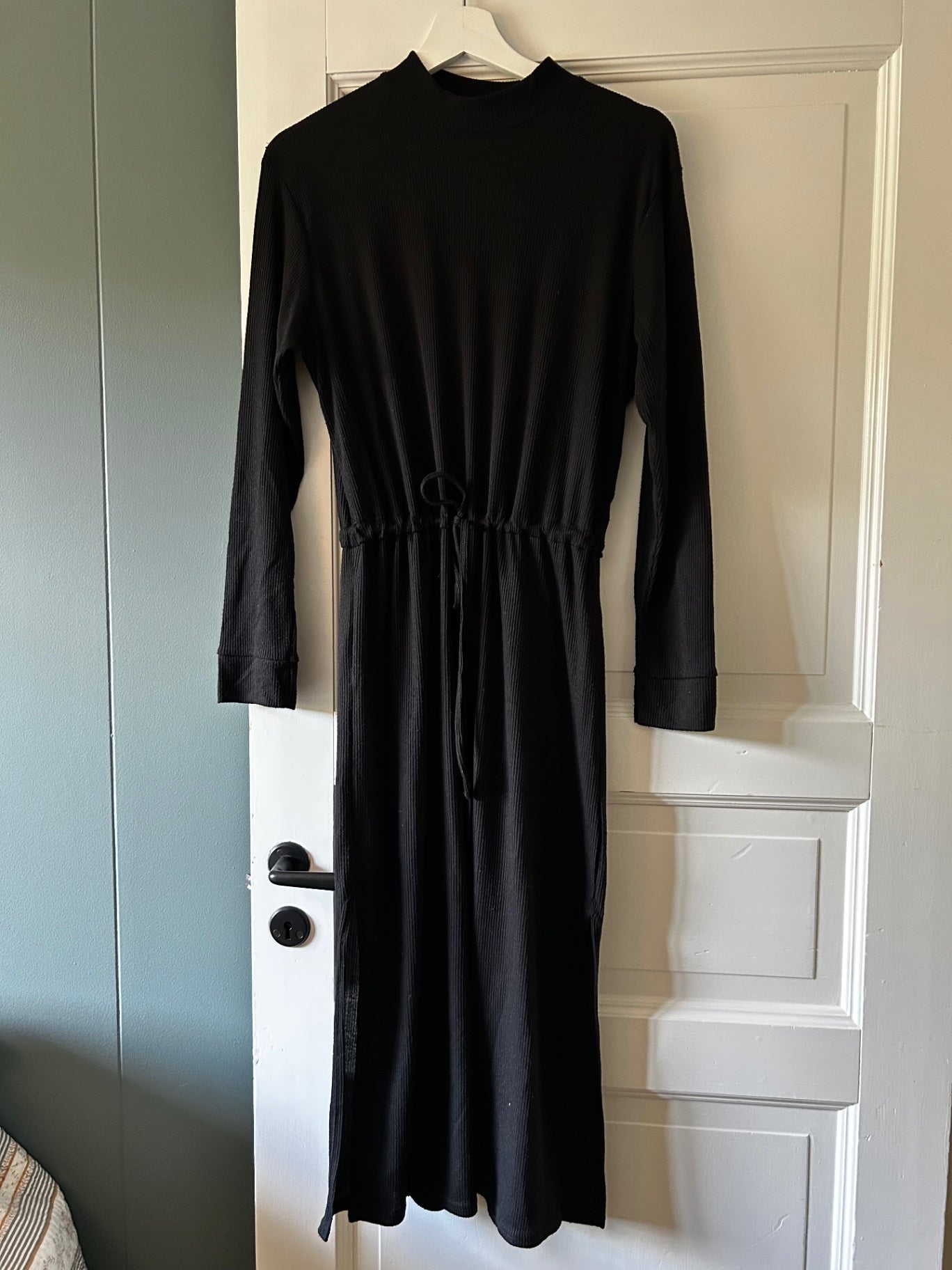 Kjóll frá SistersPoint Svartur st.XL