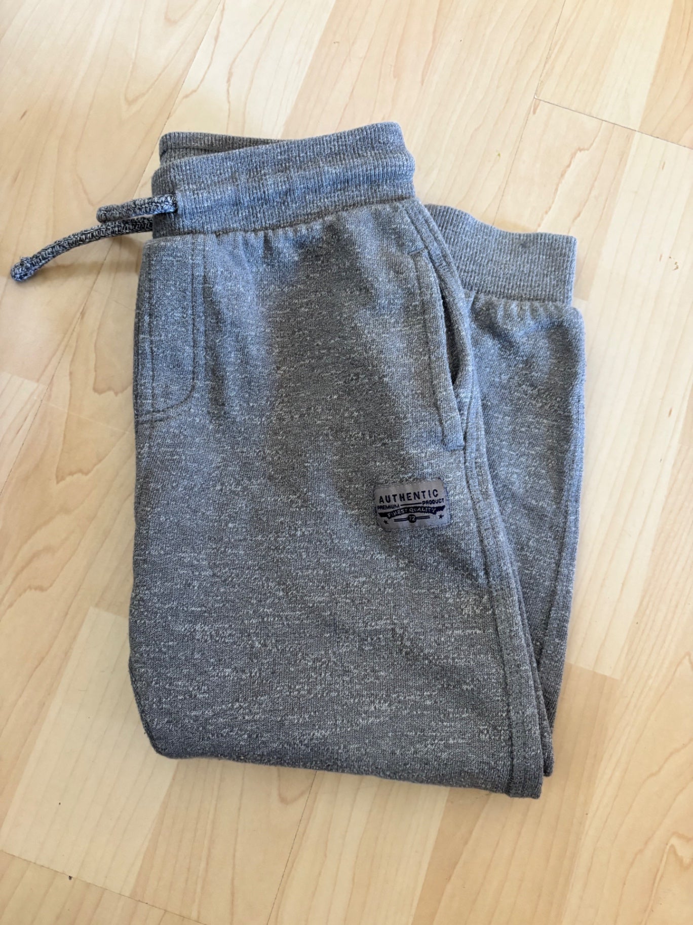 Gráar buxur 110-116