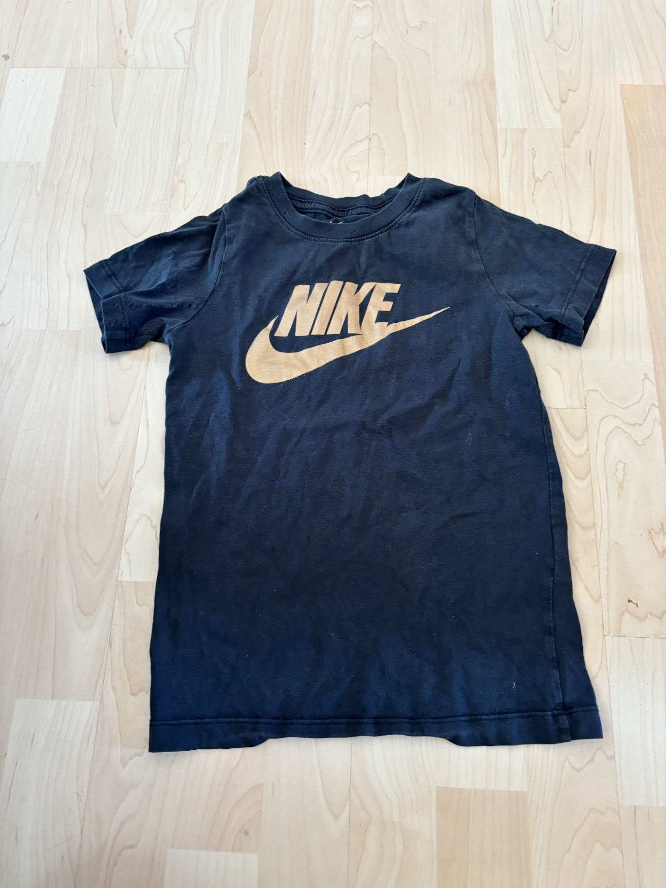 Nike bolur gull stafir 122-128