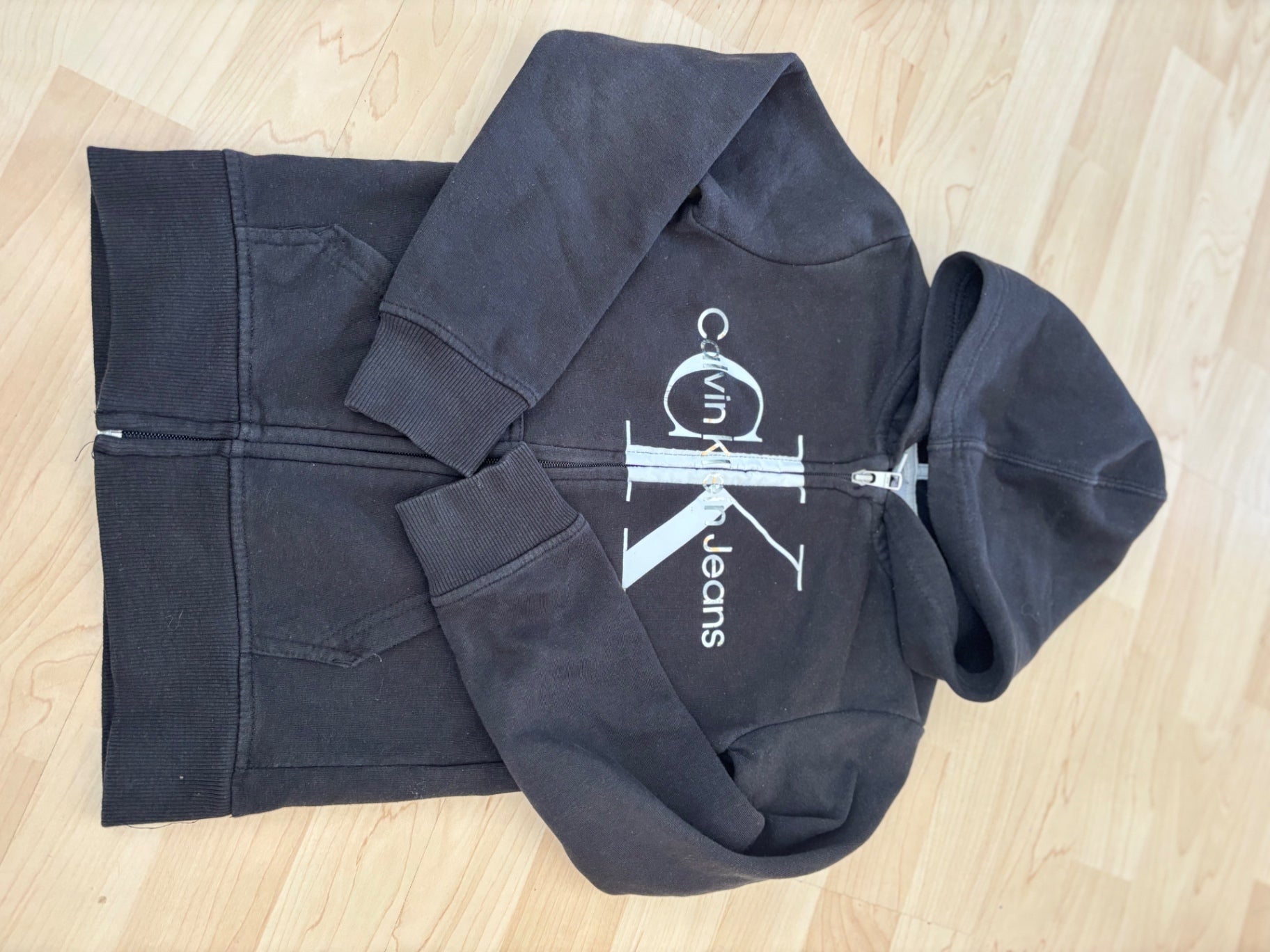 Calvin Klein peysa 128