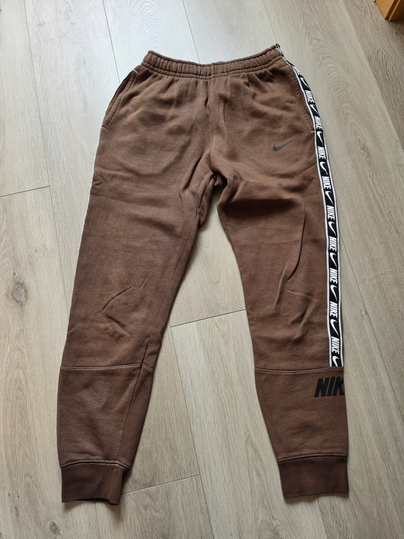Nike - brúnar