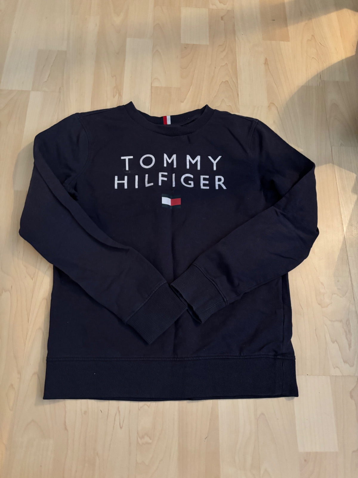 Tommy hilfinger peysa 152