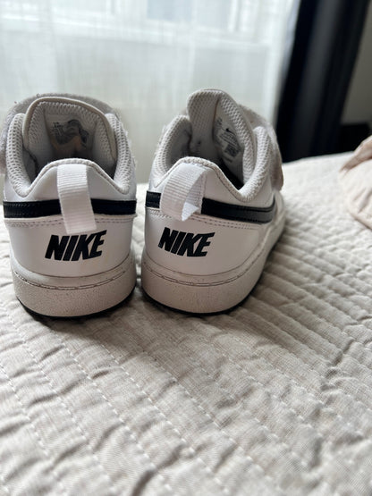 27 Nike skór
