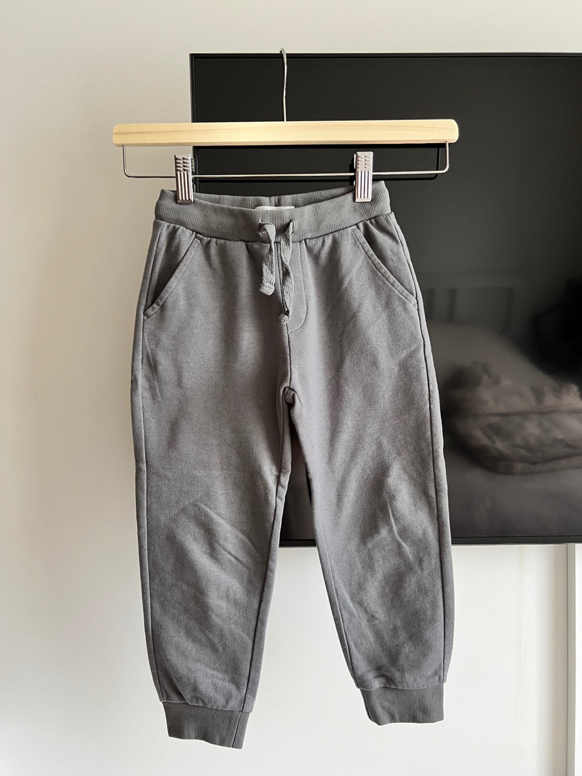 110 joggers grey