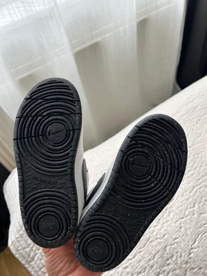 27 Nike skór
