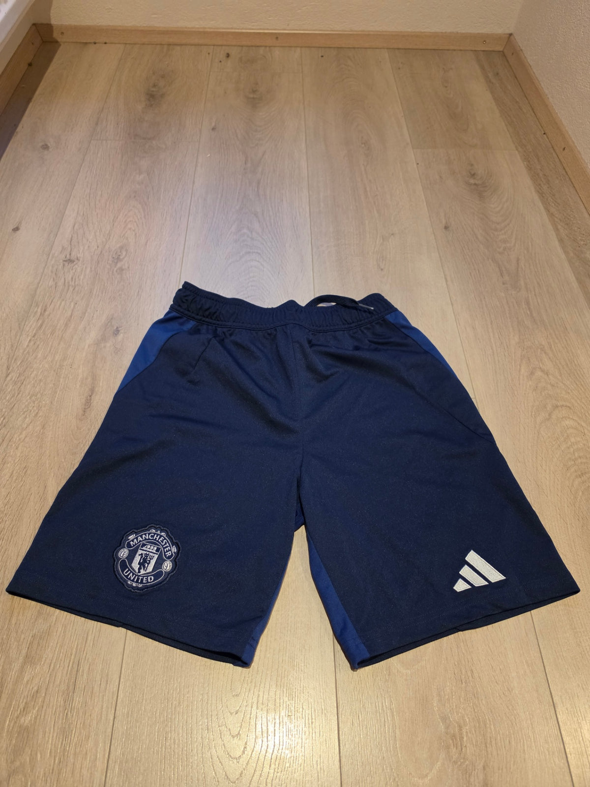 ManU stuttbuxur