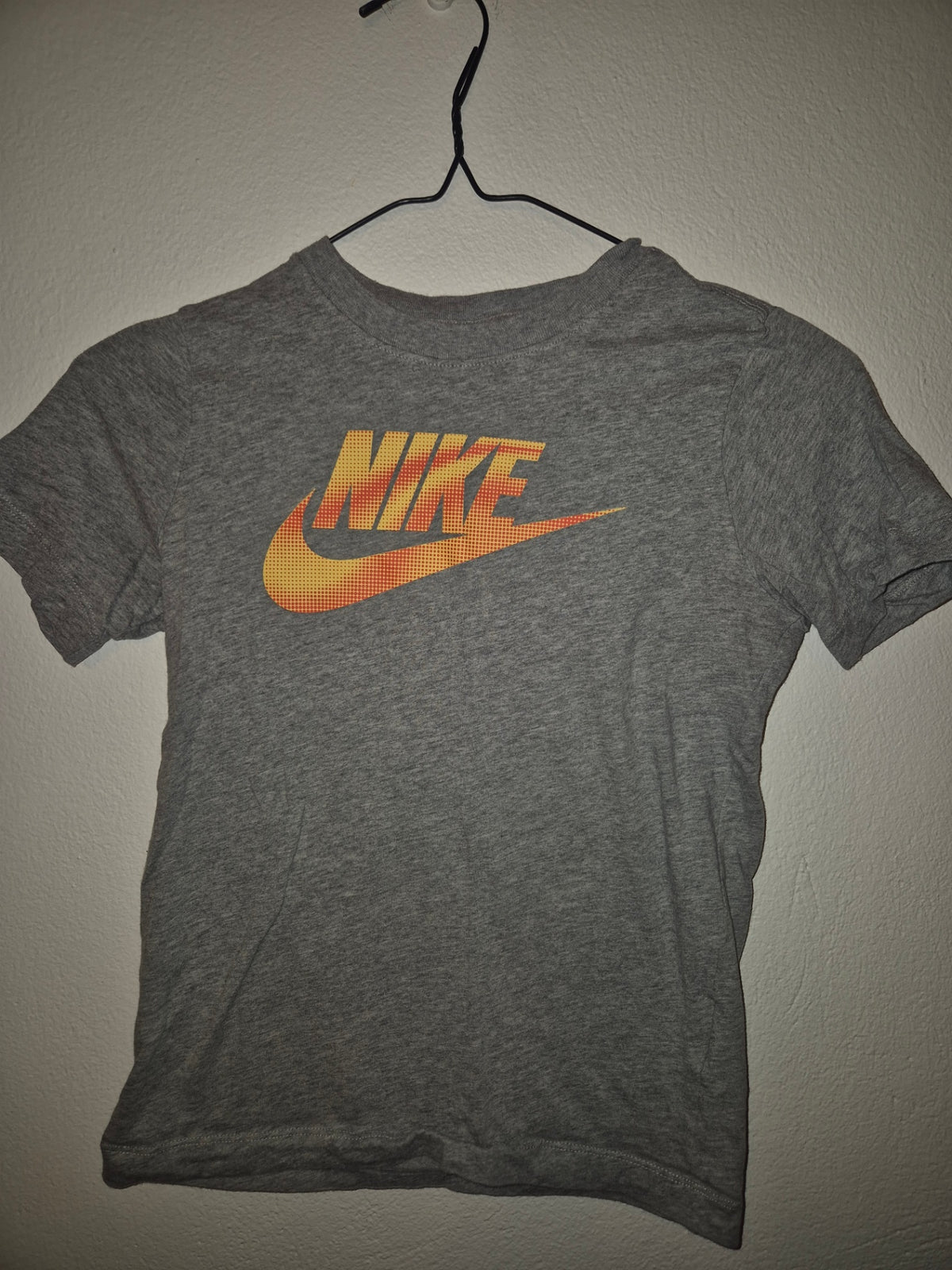 Nike grár 128-137
