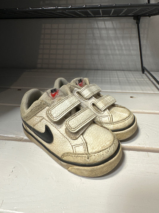 Nike st.22