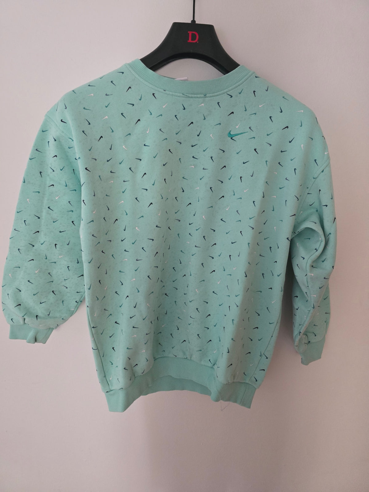 145-156 nike peysa