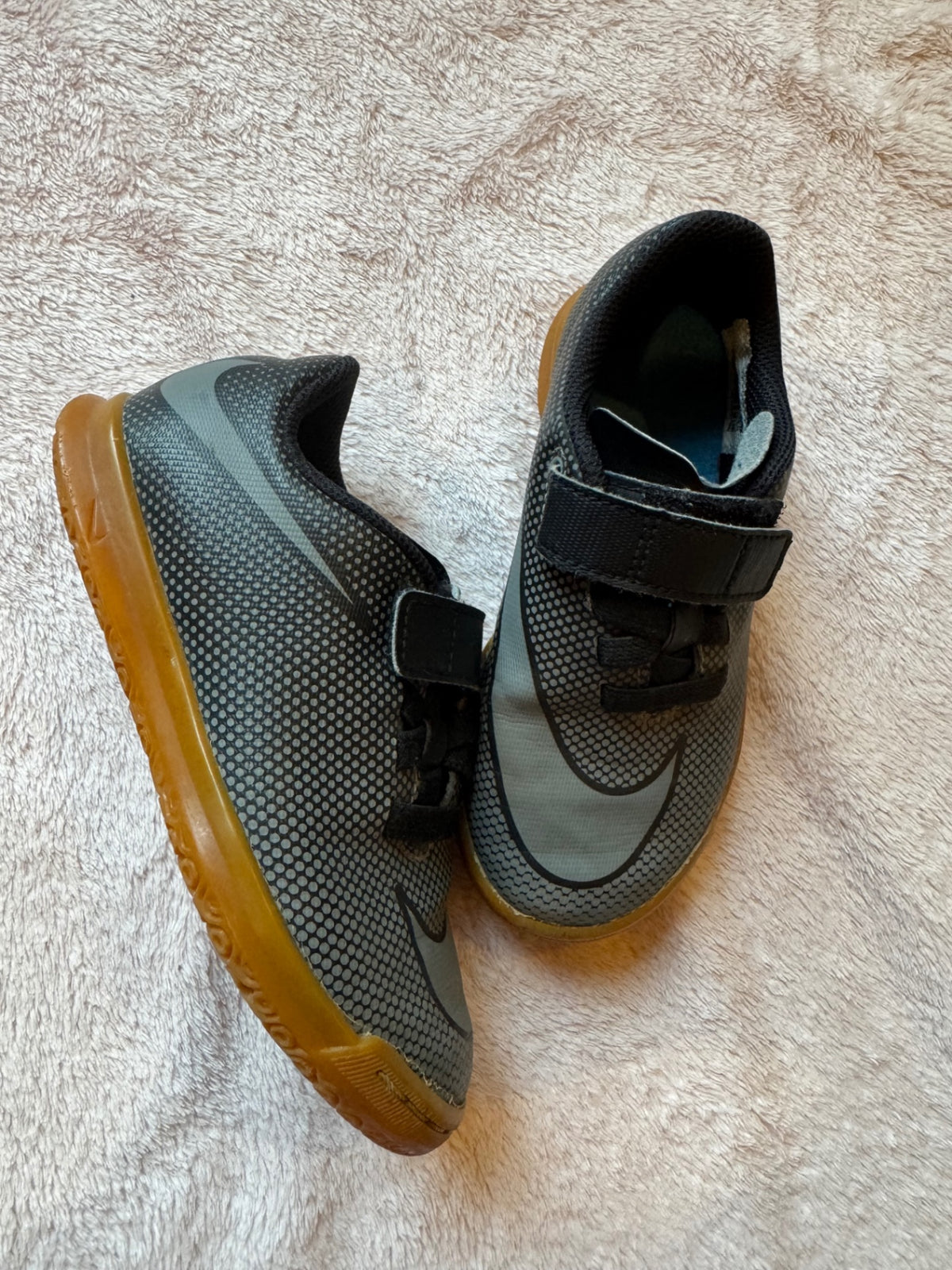 Nike skór 27,5 