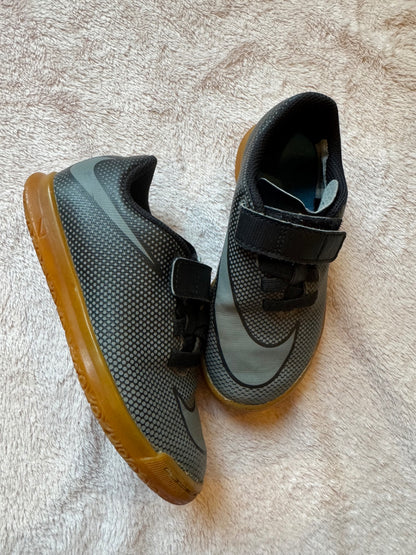 Nike skór 27,5 