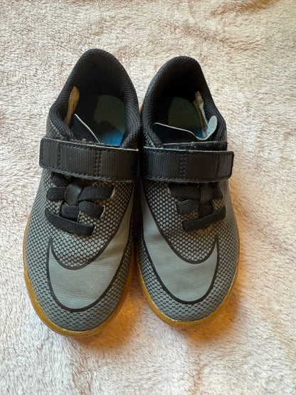 Nike skór 27,5 