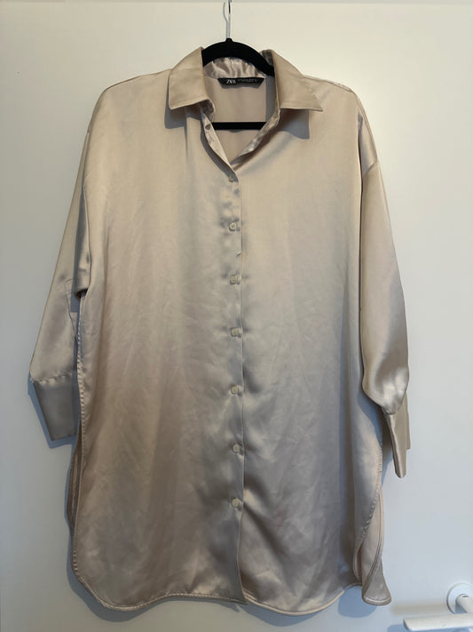 Zara skyrta 1x notuð, xs en eins og M