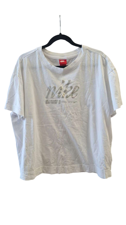 Nike hvítur bolur XL