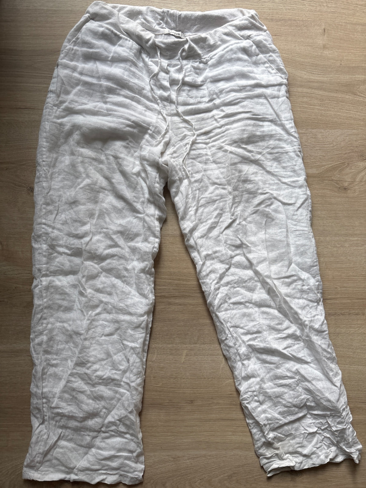Design by si hör buxur (stærð L)