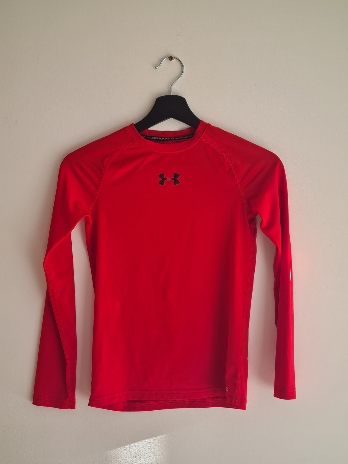 Under Armour innanundirbolur st. YM