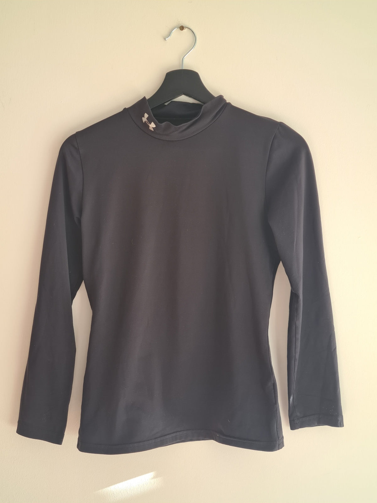 Under Armour innanundirbolur st. YL