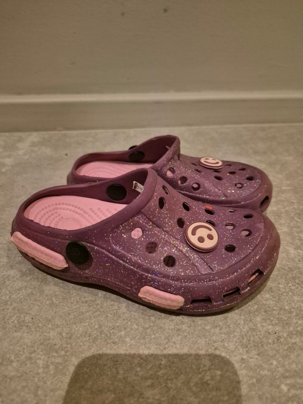 26 "crocs"