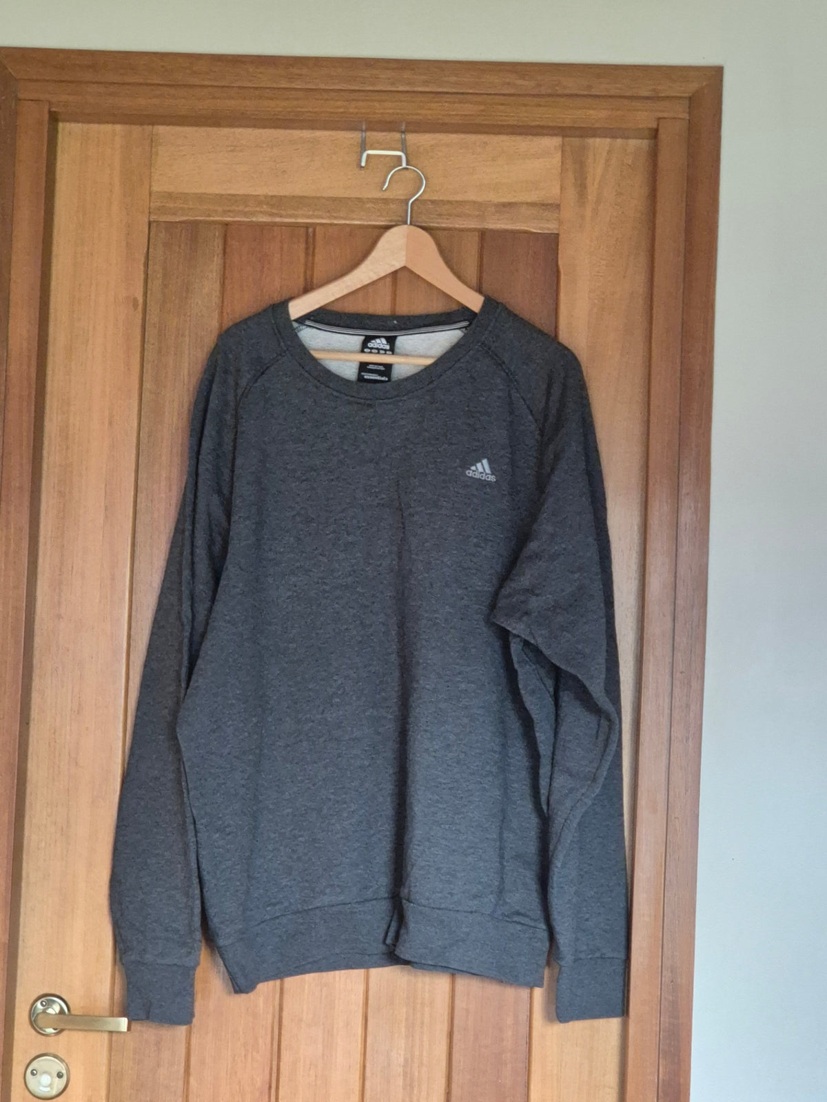 Adidas peysa