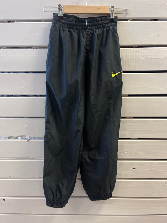 Nike svartar íþróttabuxur 128