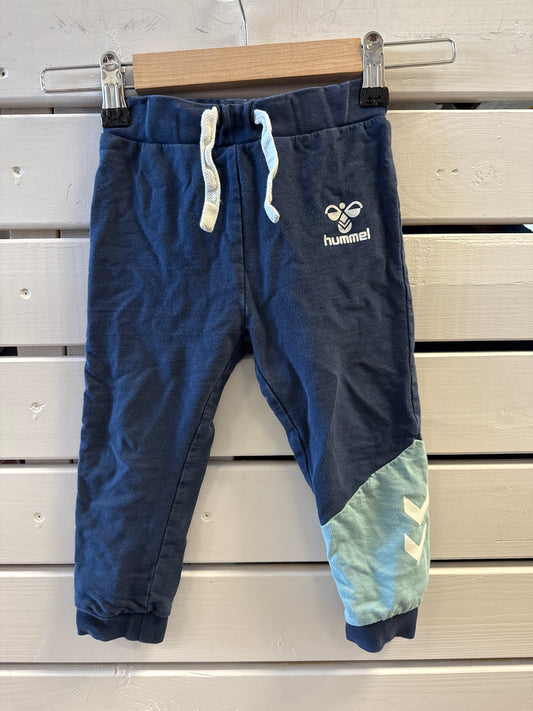 Hummel bláar joggingbuxur 92
