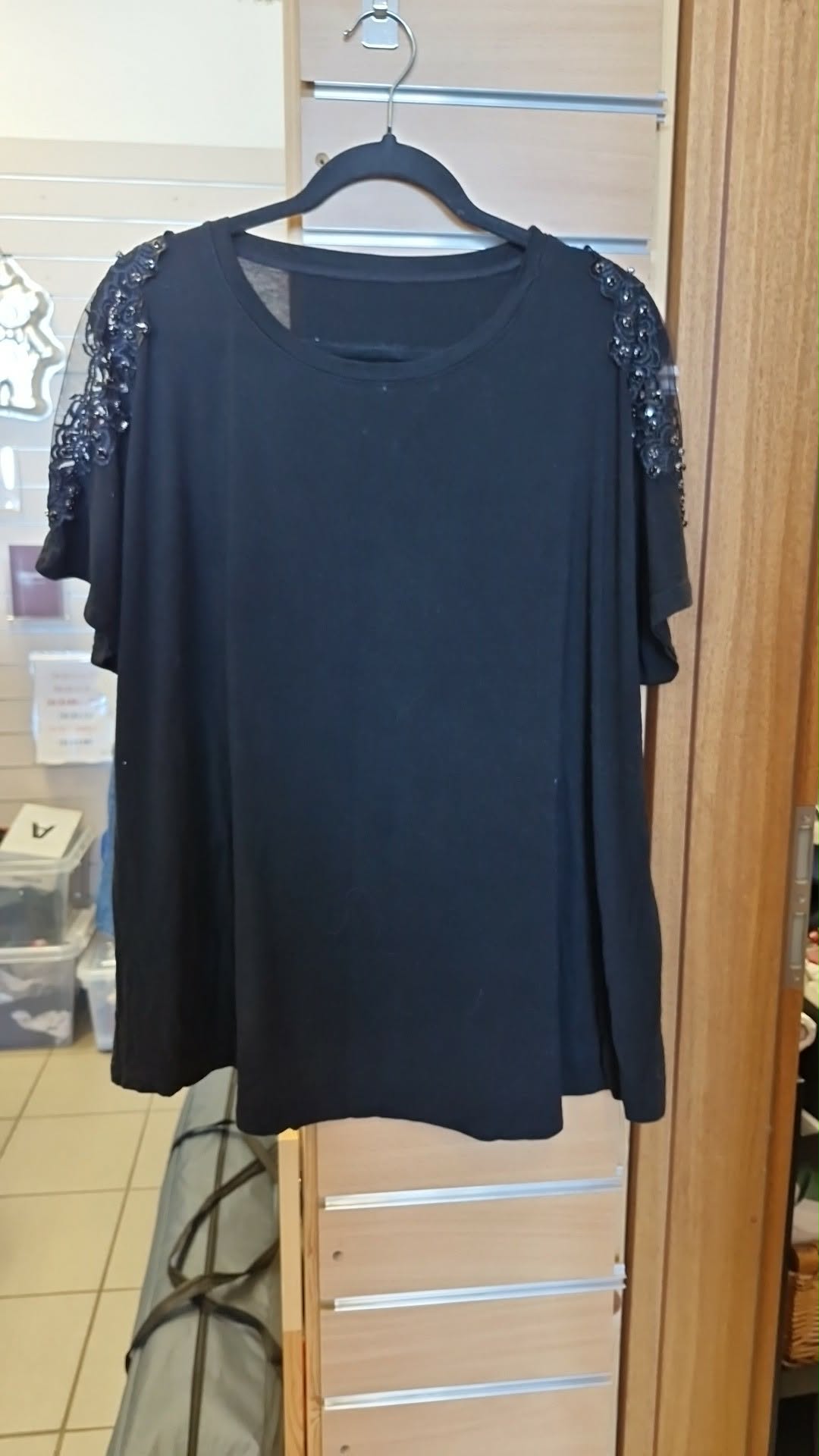 Bolur með blúndu á öxlum ca XL/XXL