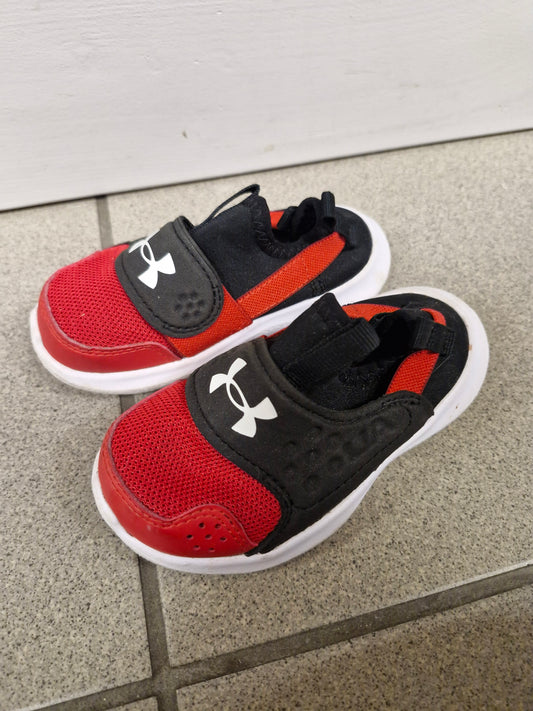 Underarmor rauðir striga skór. St 23