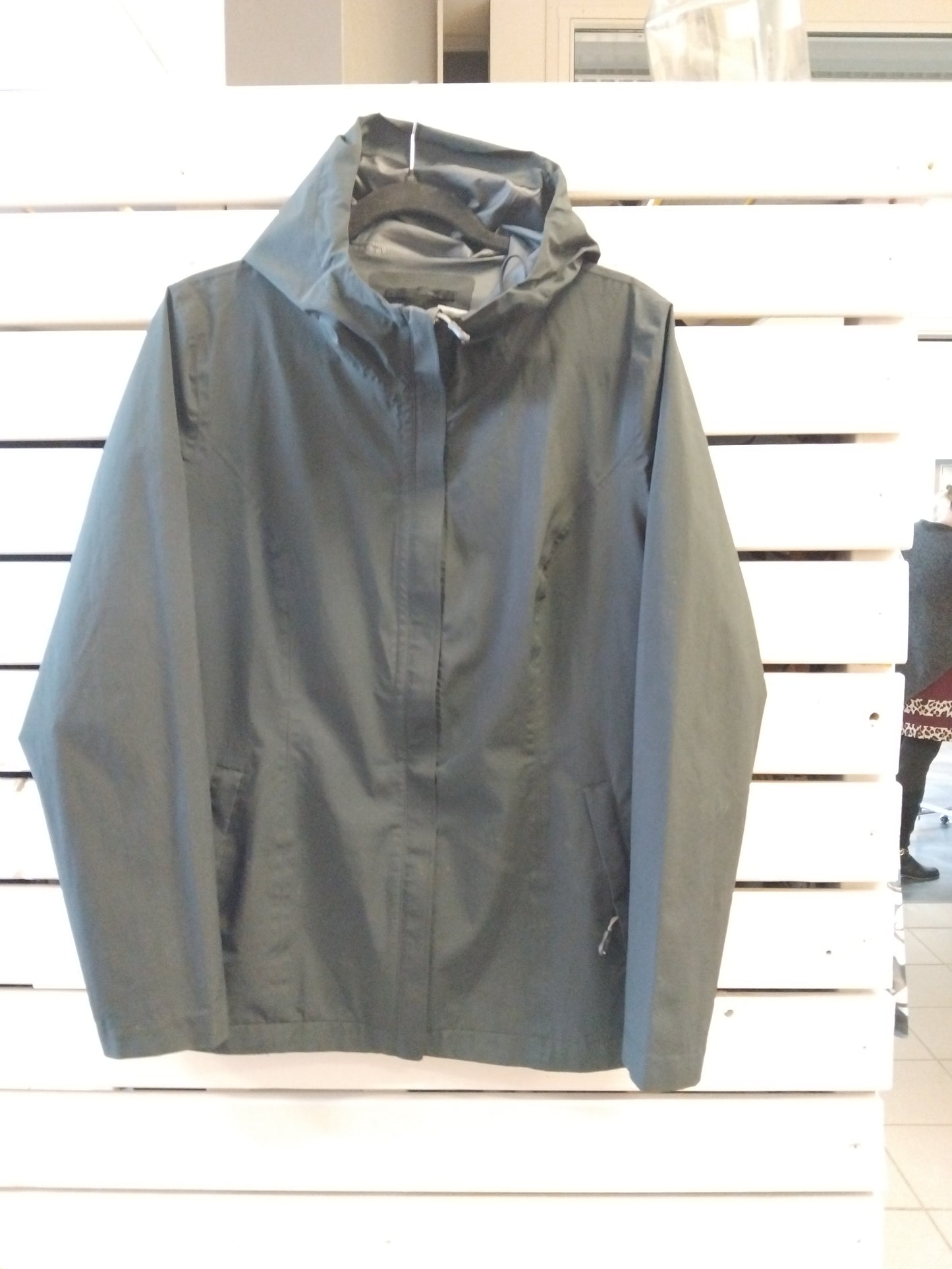 32cool léttur svartur jakki L