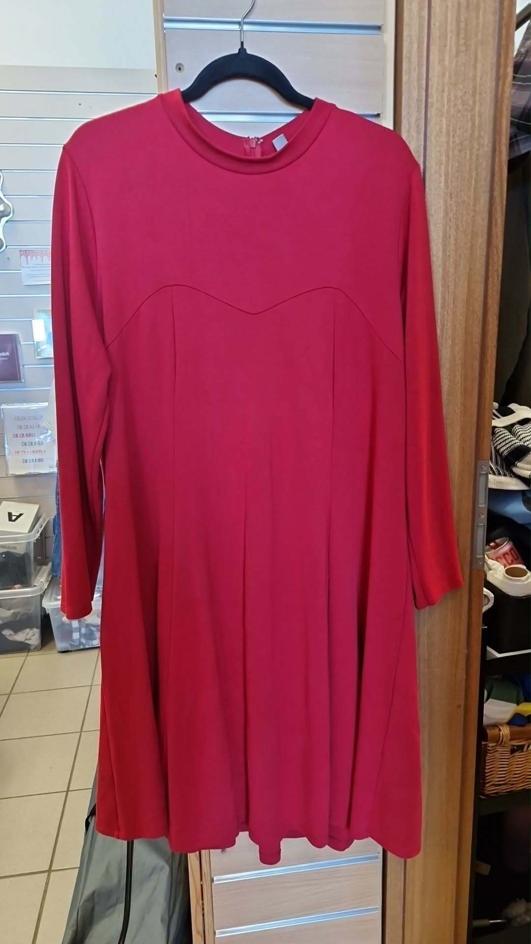 Asos rauður kjóll 22