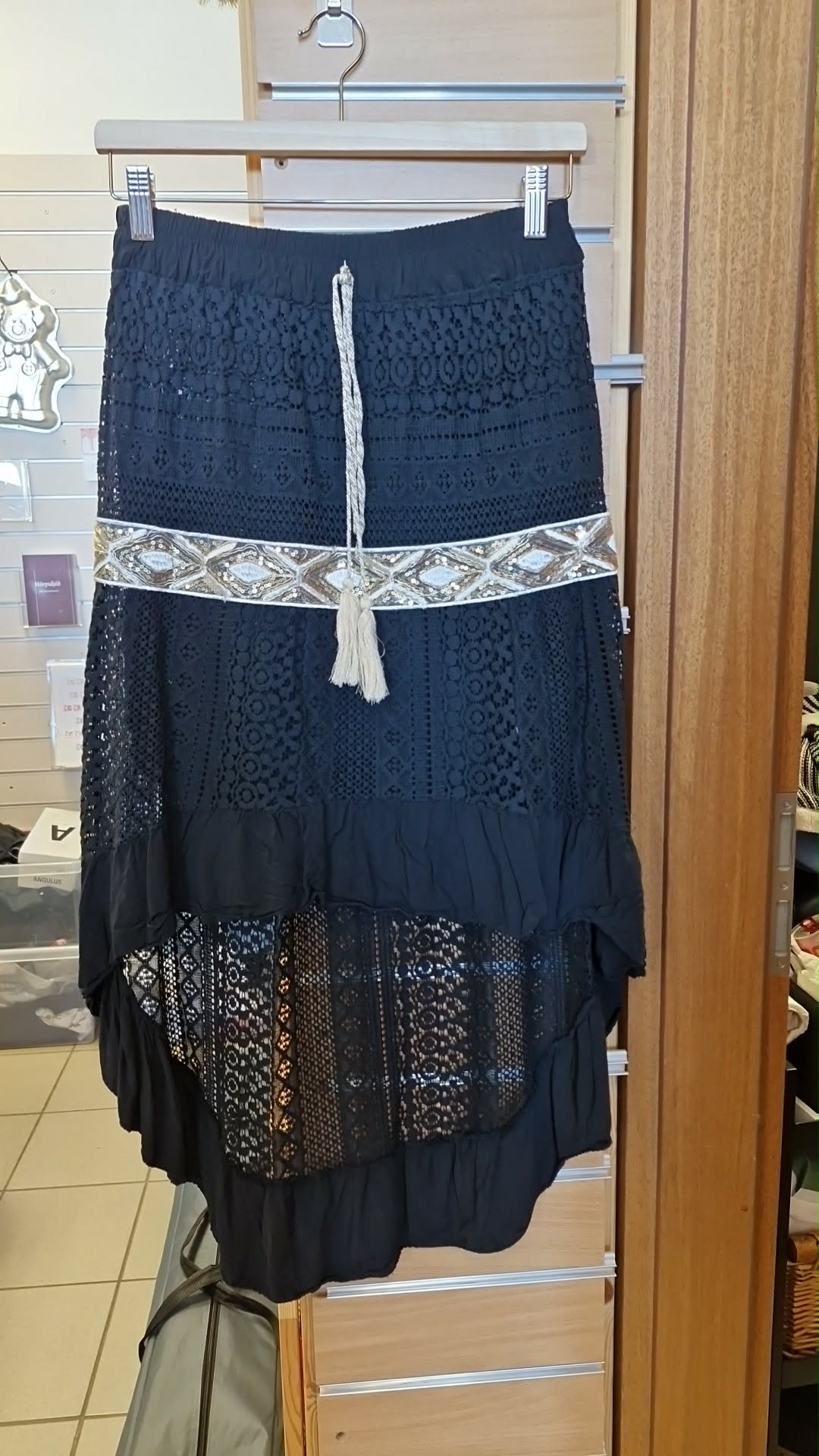 svart pils ca M/L