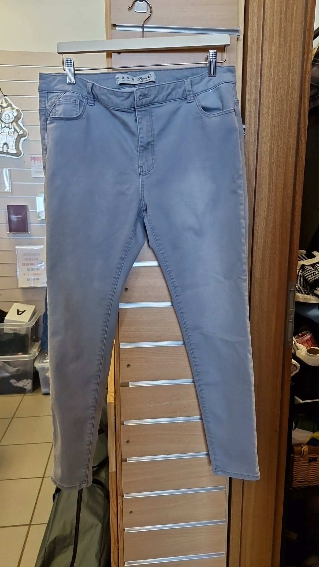 Ljósgráar gallabuxur 18