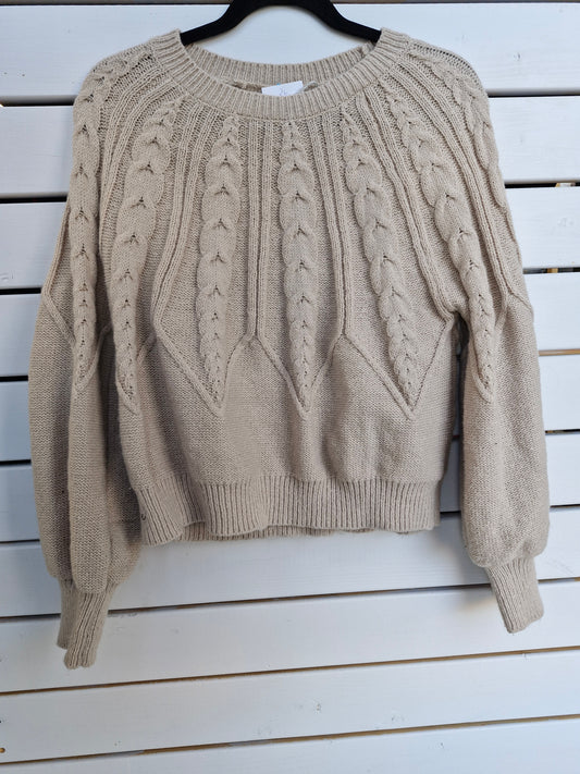 M 26 beige sweater