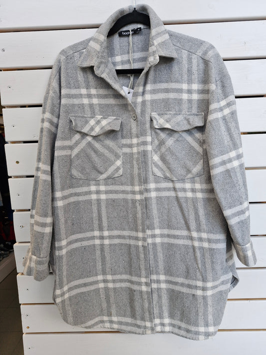 M 25 boohoo shirt